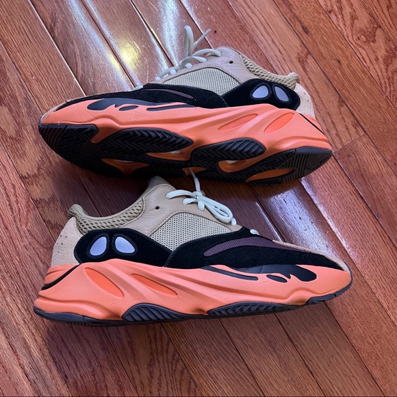 YEEZY 700 enflame amber - Picture 3 of 6